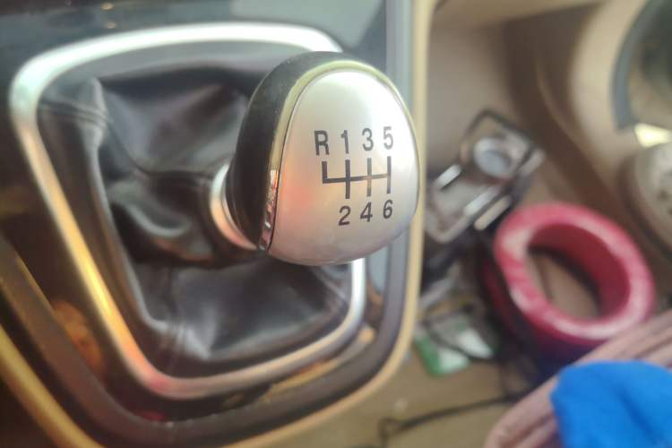 Used Haval H6 2013 Upgraded Model 1.5T Manual Two-Wheel Drive Elite Version Gear Lever