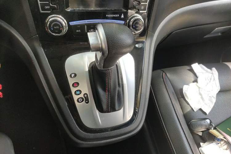 Used Haval H6 2013 Upgraded Model 2.4L Automatic Two-Wheel Drive Elite Version Gear Lever
