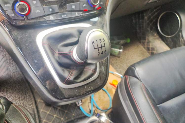 Used Haval H6 2013 Sport Edition 1.5T Manual Two-Wheel Drive Prestige Model Gear Lever