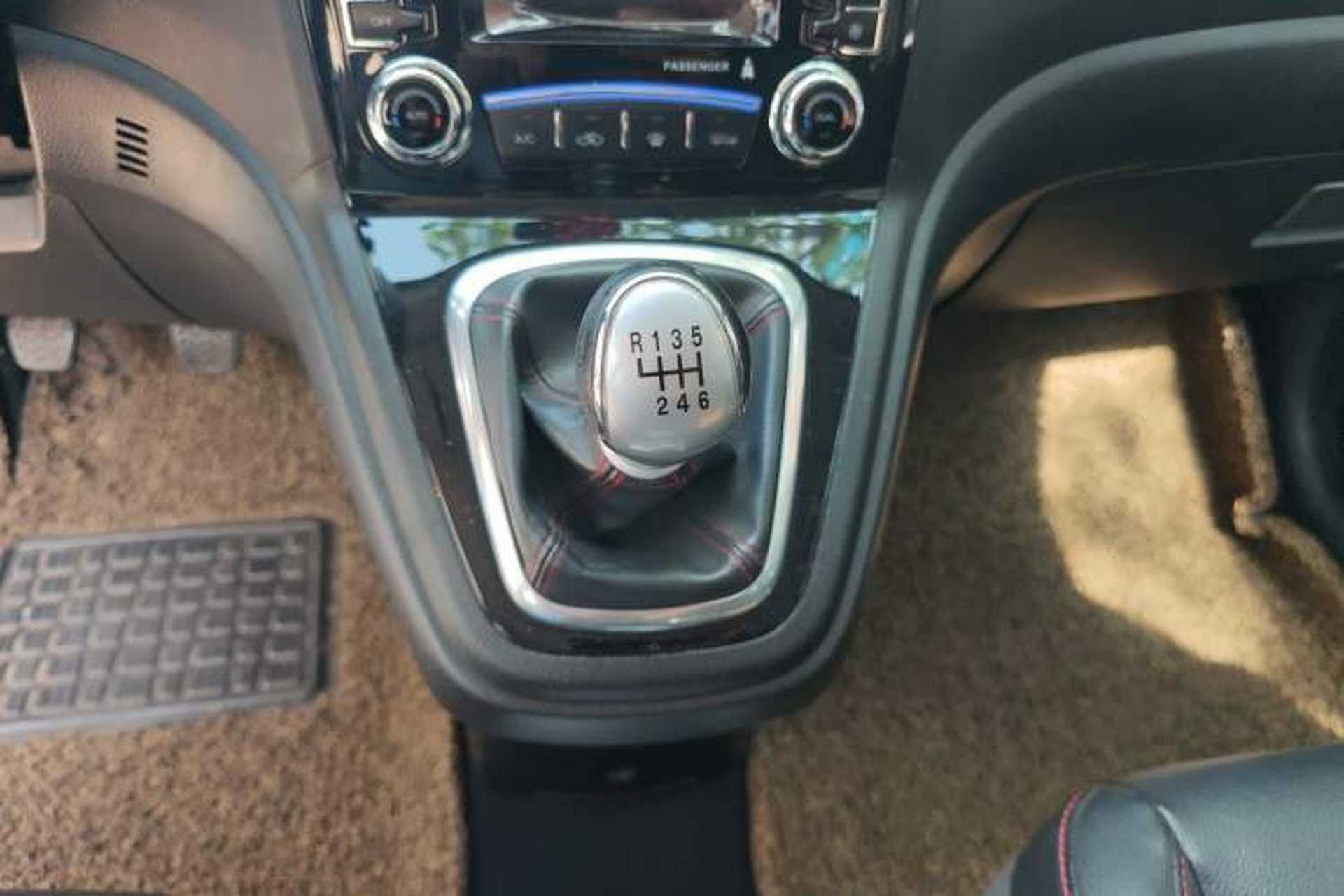 Used Haval H6 2013 Upgraded Model 1.5T Manual Two-Wheel Drive Elite Version Gear Lever