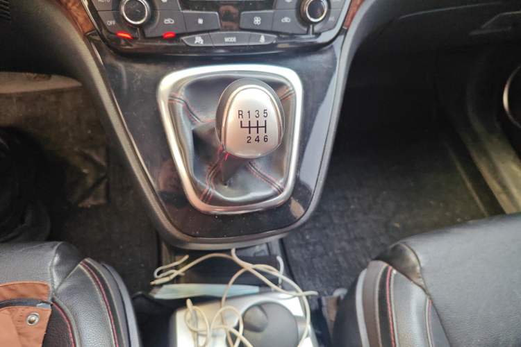 Used Haval H6 2013 Sport Edition 1.5T Manual Two-Wheel Drive Prestige Model Gear Lever