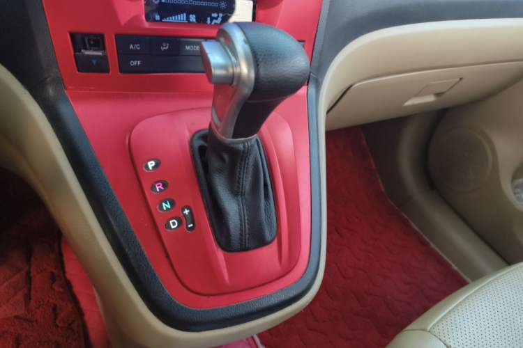 Used Haval H6 2013 Upgraded Model 2.4L Automatic Two-Wheel Drive Elite Version Gear Lever