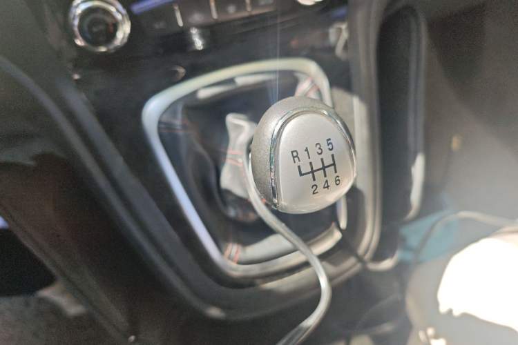 Used Haval H6 2013 Upgraded Model 1.5T Manual 4x4 Elite Version Gear Lever