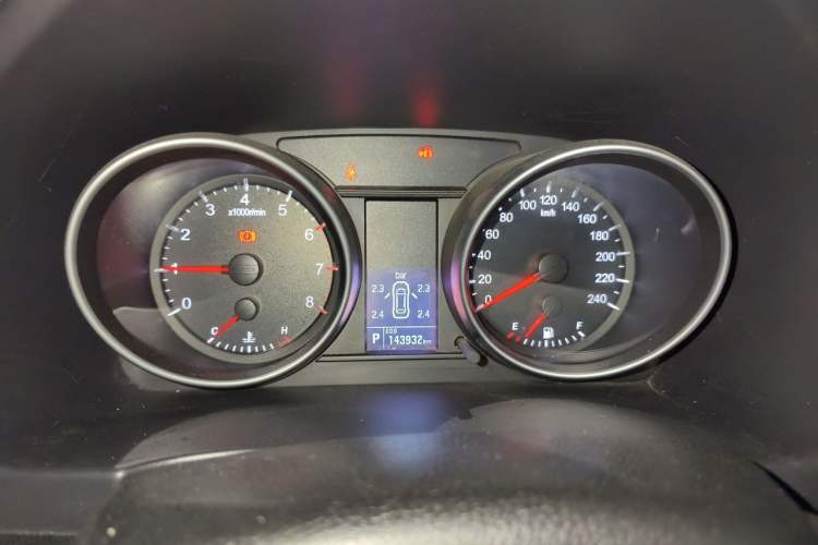 Used Haval H6 2013 Upgraded Model 2.4L Automatic Two-Wheel Drive Elite Version Instrument Cluster