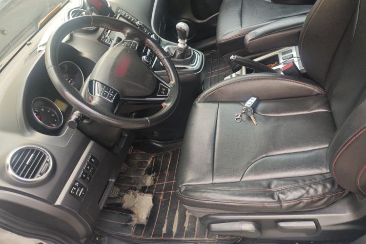 Used Haval H6 2013 Upgraded Model 1.5T Manual Two-Wheel Drive Elite Version Left Front Seat