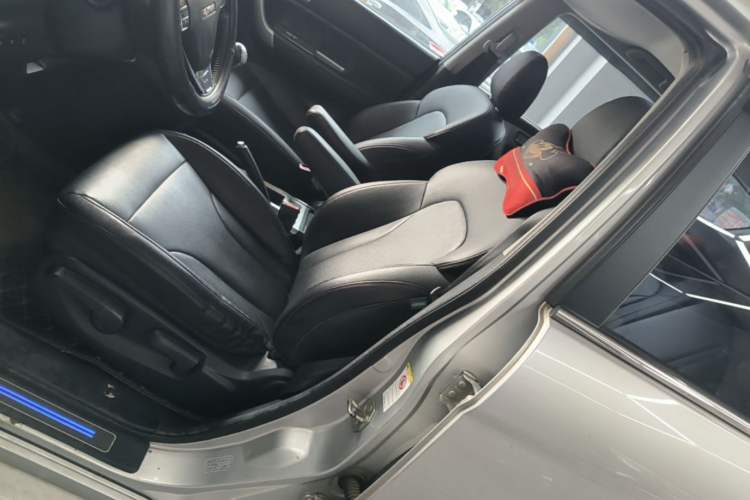 Used Haval H6 2013 Upgraded Model 1.5T Manual Two-Wheel Drive Elite Version Left Front Seat