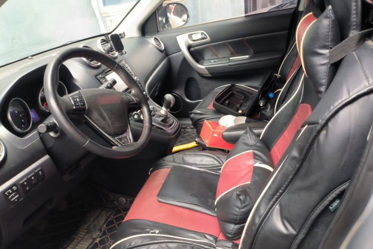 Used Haval H6 2013 Upgraded Model 1.5T Manual Two-Wheel Drive Elite Version Left Front Seat