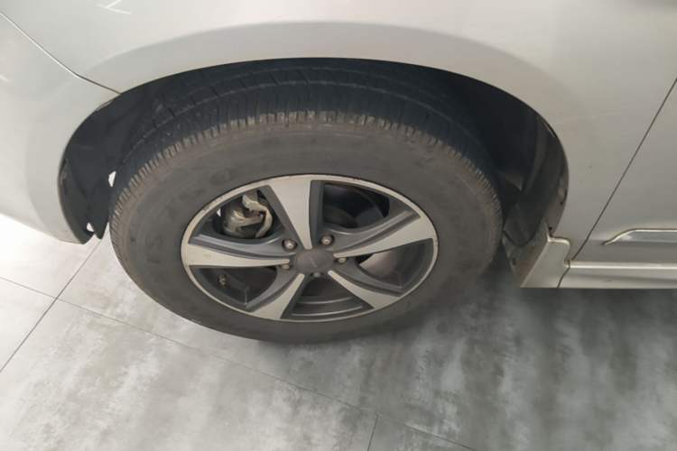 Used Haval H6 2013 Upgraded Model 1.5T Manual Two-Wheel Drive Elite Version Left Front Wheel Hub