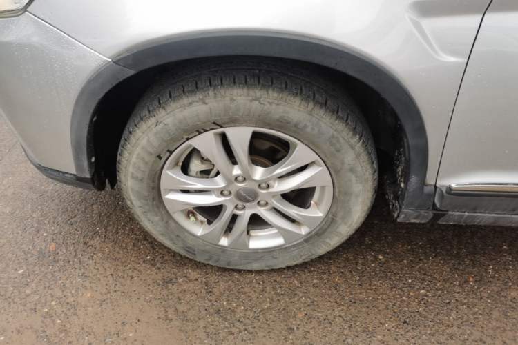 Used Haval H6 2013 Sports Edition 1.5T Manual Two-Wheel Drive Elite Model Left Front Wheel Hub