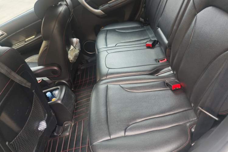 Used Haval H6 2013 Upgraded Model 1.5T Manual Two-Wheel Drive Elite Version Left Rear Seat