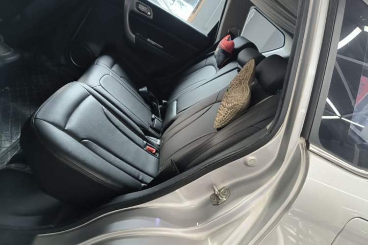 Used Haval H6 2013 Upgraded Model 1.5T Manual Two-Wheel Drive Elite Version Left Rear Seat