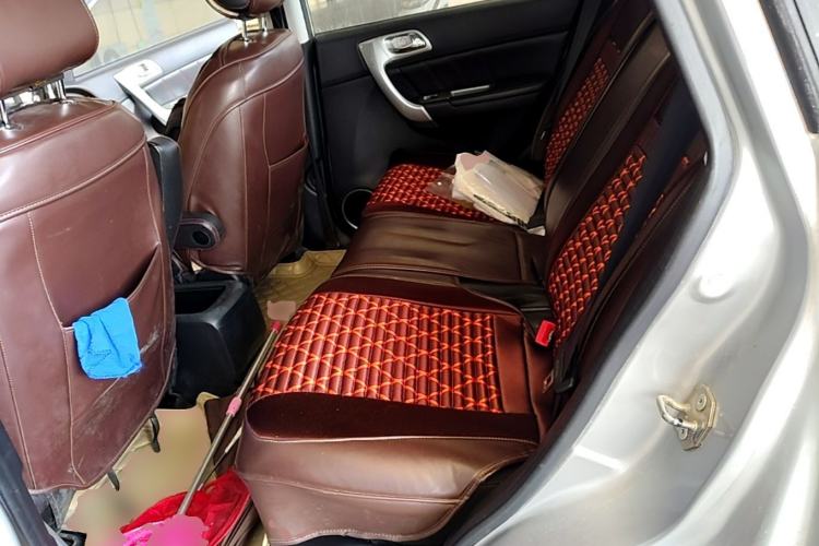 Used Haval H6 2013 Upgraded Model 1.5T Manual Two-Wheel Drive Elite Version Left Rear Seat