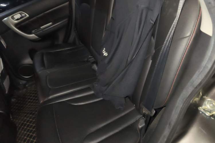 Used Haval H6 2013 Upgraded Model 2.4L Automatic Two-Wheel Drive Elite Version Left Rear Seat