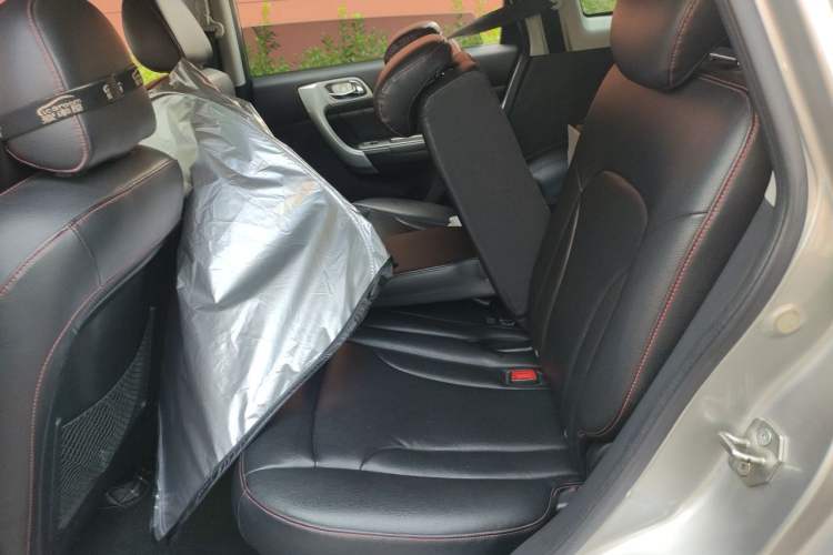 Used Haval H6 2013 Upgraded Model 1.5T Manual Two-Wheel Drive Elite Version Left Rear Seat