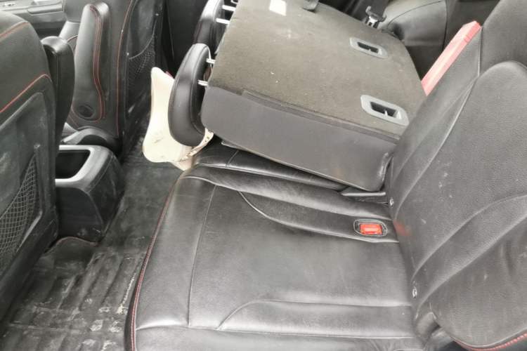Used Haval H6 2013 Sports Edition 1.5T Manual Two-Wheel Drive Elite Model Left Rear Seat
