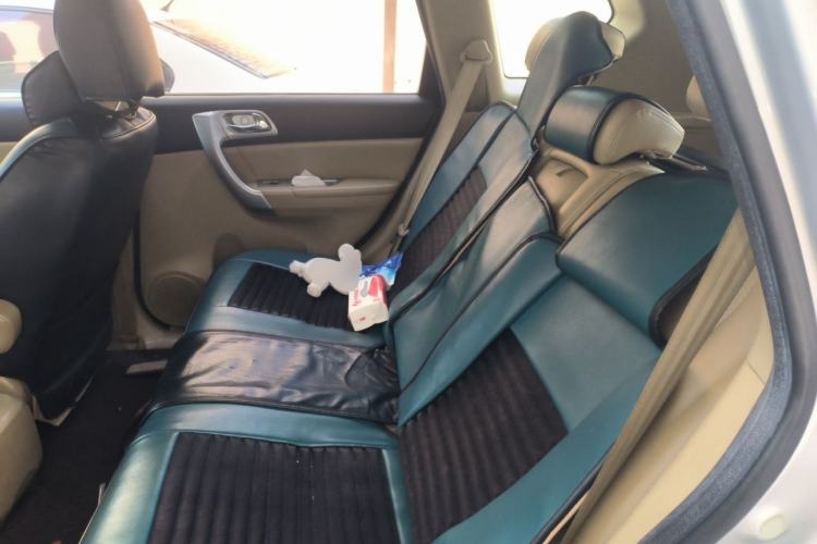 Used Haval H6 2013 Upgraded Model 1.5T Manual Two-Wheel Drive Elite Version Left Rear Seat