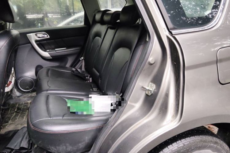 Used Haval H6 2013 Upgraded Model 1.5T Manual Two-Wheel Drive Urban Version Left Rear Seat