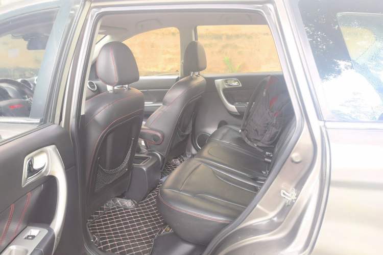 Used Haval H6 2013 Upgraded Model 2.4L Automatic Two-Wheel Drive Elite Version Left Rear Seat