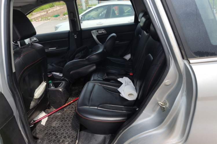 Used Haval H6 2013 Upgraded Model 1.5T Manual Two-Wheel Drive Elite Version Left Rear Seat