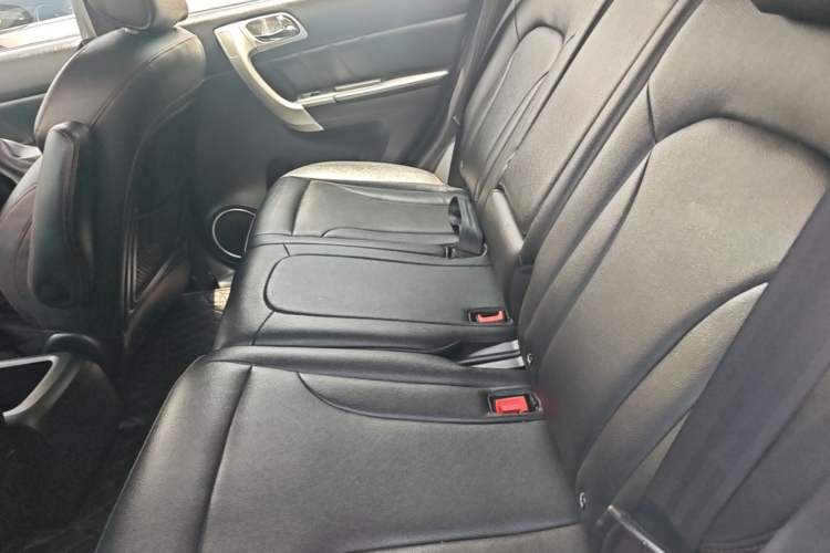 Used Haval H6 2013 Upgraded Model 1.5T Manual Two-Wheel Drive Elite Version Left Rear Seat