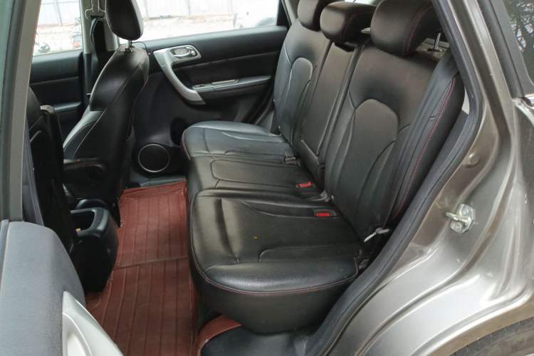 Used Haval H6 2013 Upgraded Model 1.5T Manual Two-Wheel Drive Urban Version Left Rear Seat