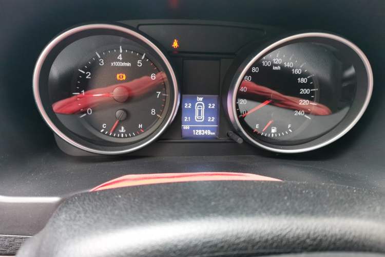 Used Haval H6 2013 Sports Edition 1.5T Manual Two-Wheel Drive Elite Model Odometer Close Up