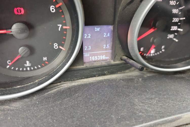 Used Haval H6 2013 Upgraded Model 1.5T Manual Two-Wheel Drive Elite Version Odometer Close Up
