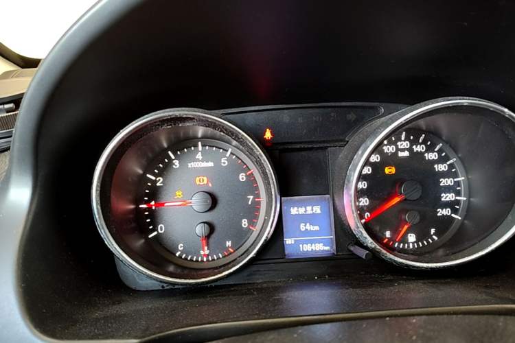 Used Haval H6 2013 Upgraded Model 1.5T Manual Two-Wheel Drive Elite Version Odometer Close Up