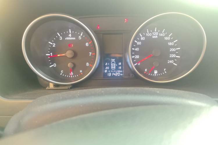 Used Haval H6 2013 Upgraded Model 1.5T Manual Two-Wheel Drive Elite Version Odometer Close Up
