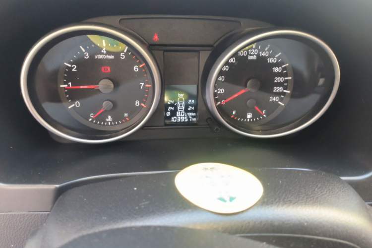 Used Haval H6 2013 Upgraded Model 1.5T Manual Two-Wheel Drive Elite Version Odometer Close Up