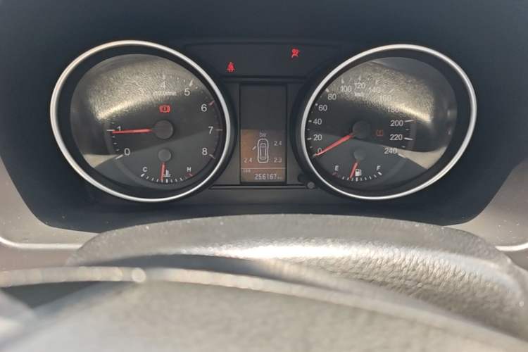 Used Haval H6 2013 Upgraded Model 1.5T Manual Two-Wheel Drive Elite Version Odometer Close Up