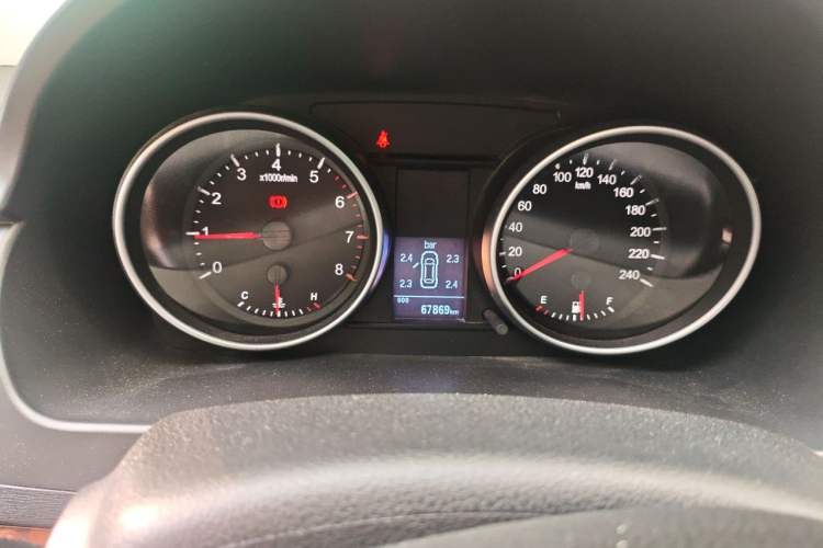 Used Haval H6 2013 Sport Edition 1.5T Manual Two-Wheel Drive Prestige Model Odometer Close Up