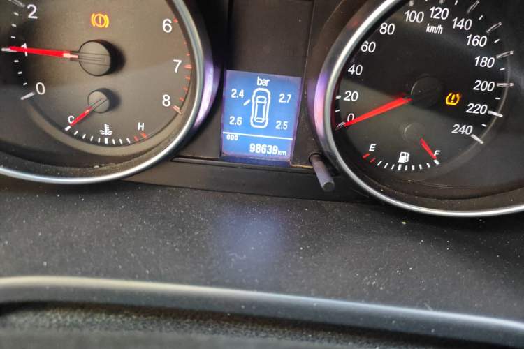 Used Haval H6 2013 Sport Edition 1.5T Manual Two-Wheel Drive Prestige Model Odometer Close Up