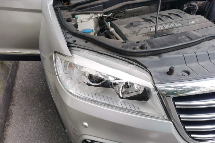 Used Haval H6 2013 Sports Edition 1.5T Manual Two-Wheel Drive Elite Model Right Front Headlight