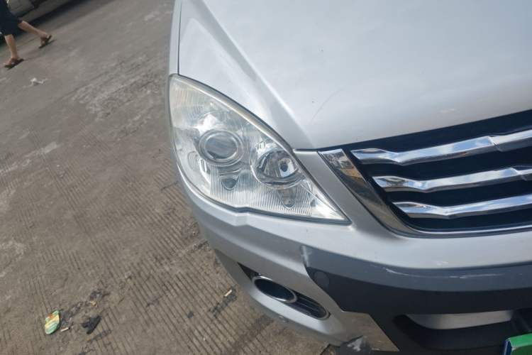 Used Haval H6 2013 Upgraded Model 1.5T Manual Two-Wheel Drive Elite Version Right Front Headlight