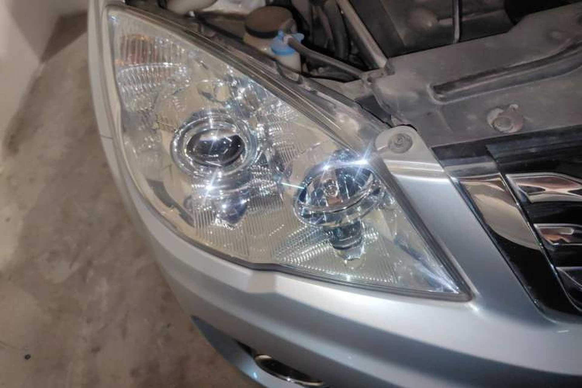 Used Haval H6 2013 Upgraded Model 1.5T Manual Two-Wheel Drive Elite Version Right Front Headlight