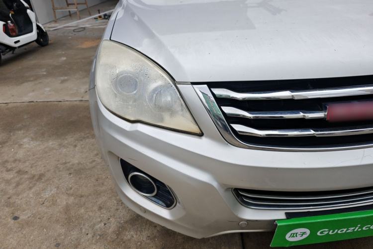 Used Haval H6 2013 Upgraded Model 1.5T Manual Two-Wheel Drive Elite Version Right Front Headlight