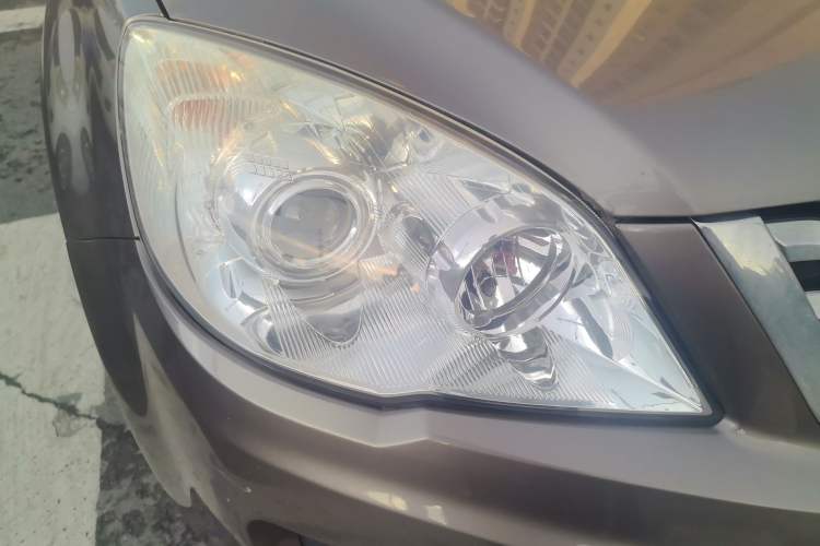 Used Haval H6 2013 Upgraded Model 1.5T Manual Two-Wheel Drive Elite Version Right Front Headlight