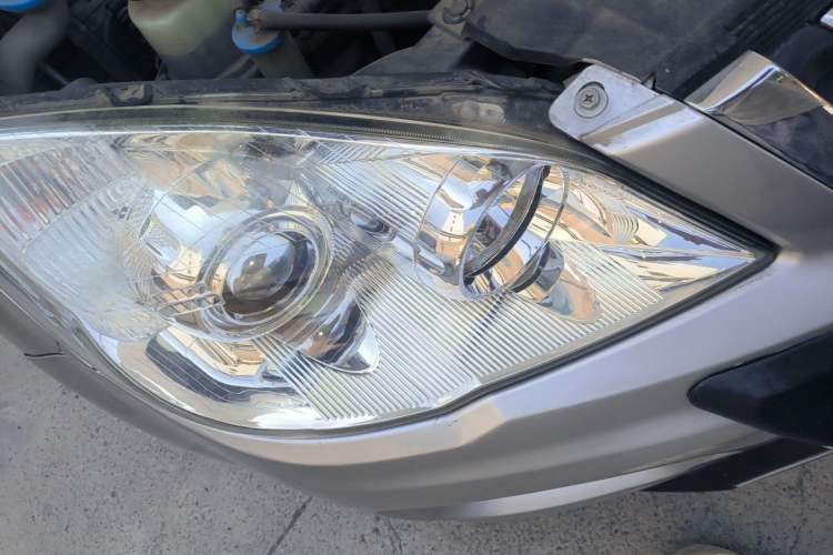 Used Haval H6 2013 Upgraded Model 1.5T Manual Two-Wheel Drive Elite Version Right Front Headlight