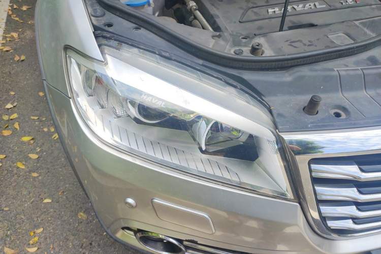 Used Haval H6 2013 Sport Edition 1.5T Manual Two-Wheel Drive Prestige Model Right Front Headlight