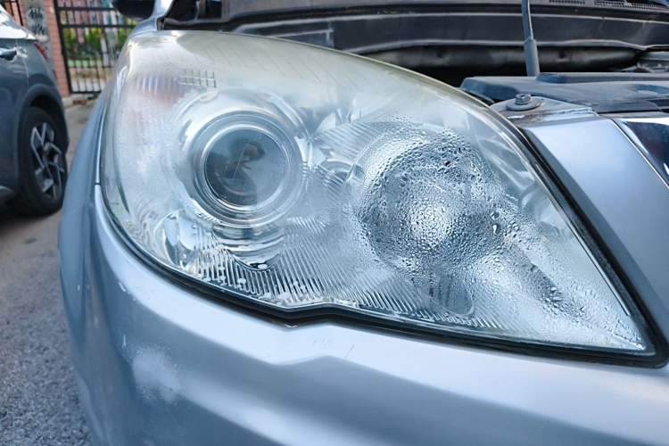 Used Haval H6 2013 Upgraded Model 1.5T Manual Two-Wheel Drive Elite Version Right Front Headlight