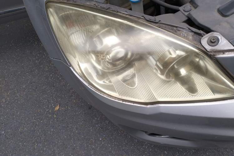 Used Haval H6 2013 Upgraded Model 1.5T Manual Two-Wheel Drive Elite Version Right Front Headlight