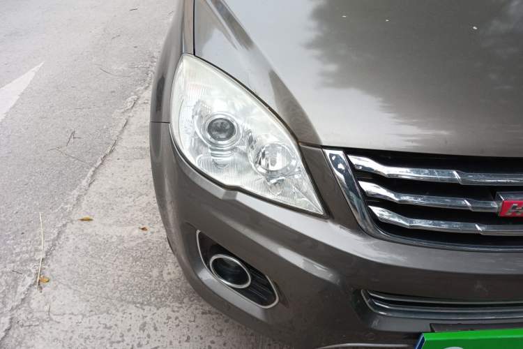 Used Haval H6 2013 Upgraded Model 1.5T Manual Two-Wheel Drive Urban Version Right Front Headlight