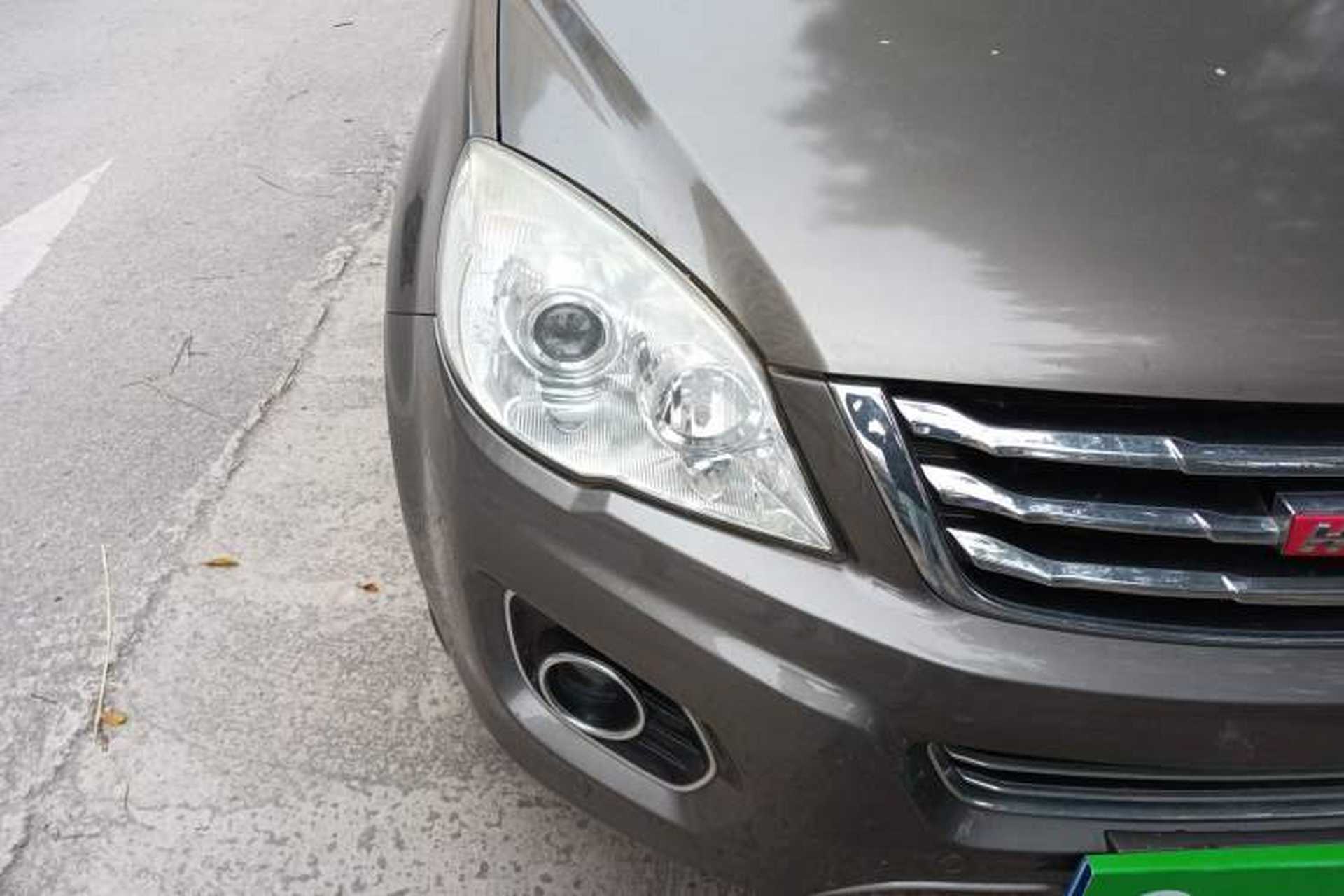 Used Haval H6 2013 Upgraded Model 1.5T Manual Two-Wheel Drive Urban Version Right Front Headlight