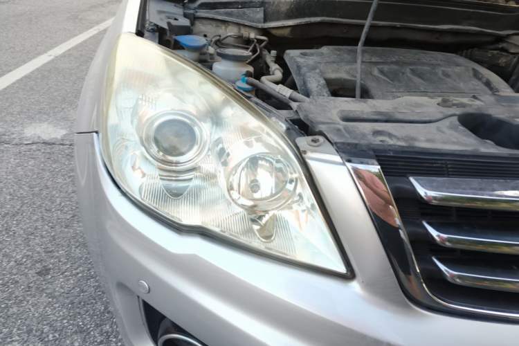 Used Haval H6 2013 Upgraded Model 2.4L Automatic Two-Wheel Drive Elite Version Right Front Headlight