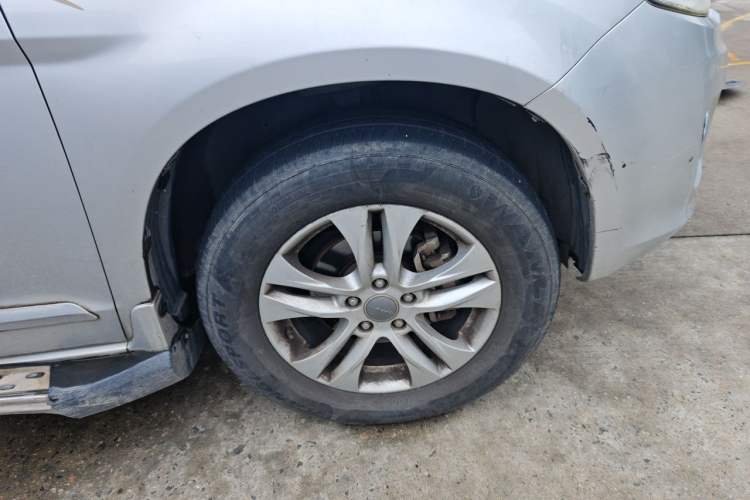 Used Haval H6 2013 Upgraded Model 1.5T Manual Two-Wheel Drive Elite Version Right Front Wheel Hub