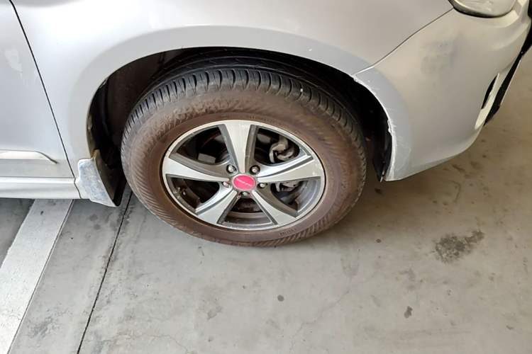 Used Haval H6 2013 Upgraded Model 1.5T Manual Two-Wheel Drive Elite Version Right Front Wheel Hub