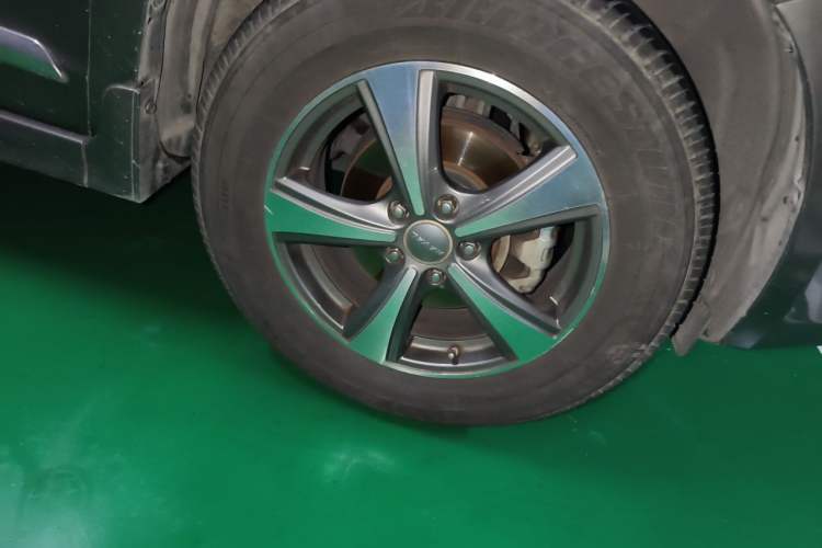 Used Haval H6 2013 Upgraded Model 2.4L Automatic Two-Wheel Drive Elite Version Right Front Wheel Hub