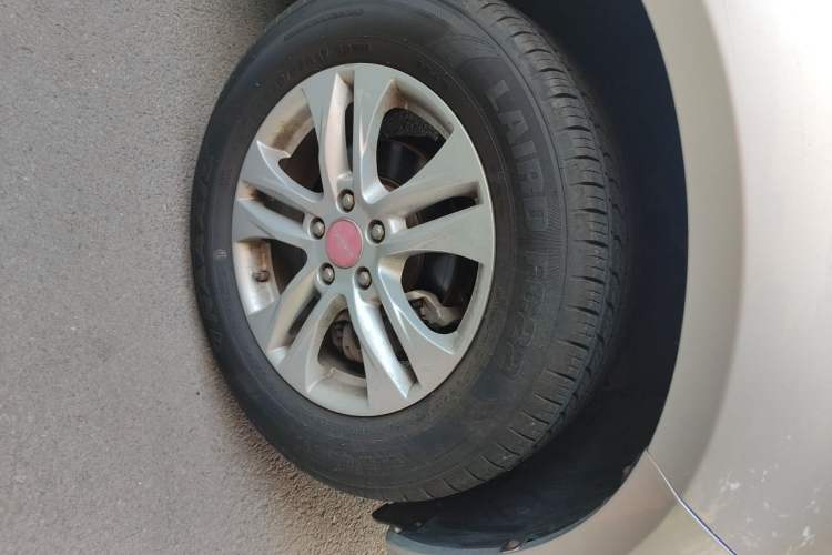 Used Haval H6 2013 Upgraded Model 1.5T Manual Two-Wheel Drive Elite Version Right Front Wheel Hub