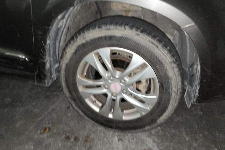 Used Haval H6 2013 Upgraded Model 1.5T Manual Two-Wheel Drive Elite Version Right Front Wheel Hub